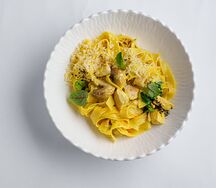 Фетучини с курицей и грибами
