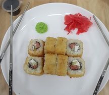 Горячий ролл с семгой