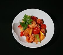 Цыплёнок на воке с овощами и ананасами