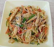 Вок удон с карри-соусом