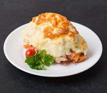 Куриная грудка, запеченная под сыром с картофелем