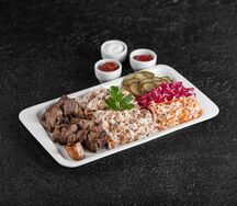 Шашлык из баранины с гарниром, салатом и соусами