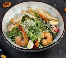 Салат Цезарь с креветками