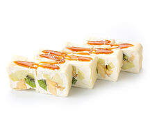 Сладкий ролл с карамельным соусом