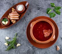 Борщ украинский с гренками