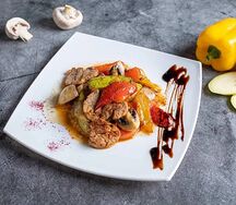 Свиная вырезка с овощами