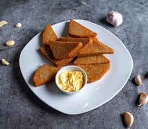 Гренки чесночные