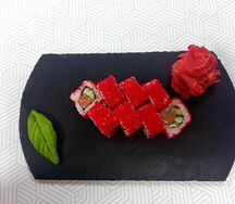 Ролл Калифорния с лососем