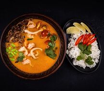 Том ям с морепродуктами