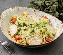 Салат Цезарь с курицей