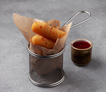 Сырные палочки с ягодным джемом