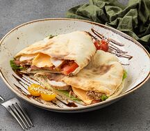 Сэндвич с курицей и томатами