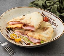 Сэндвич с ветчиной и сыром