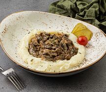 Бефстроганов с пюре