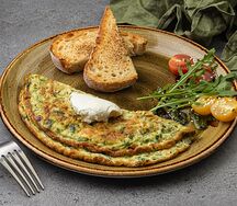 Омлет с брокколи и шпинатом