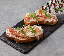 Брускетта с Прошутто