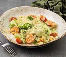 Салат Цезарь с креветками