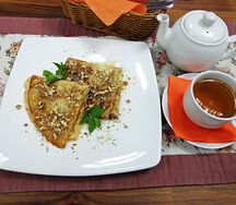 Блинчики с мёдом и орехами