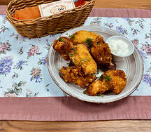 Куриные крылышки с чесночным соусом