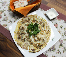 Блинчики с припёком с грибами и луком