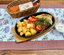 Судак с золотистой корочкой, запеченный на сковороде