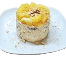 Салат с курицей и ананасами