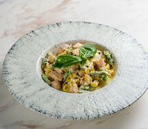 Феттуччине с лососем и спаржей