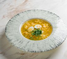 Куриный суп с яйцом-страчателлой
