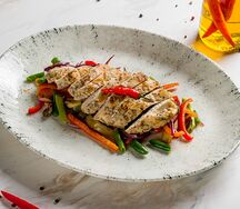 Куриная грудка, запечённая в ароматных травах