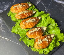 Запеченные мидии с соусом спайси