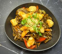 Wok с тигровыми креветками