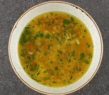 Суп-лапша с курицей и перепелиным яйцом