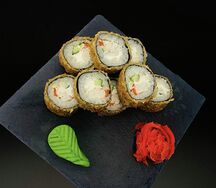 Горячий ролл с крабом