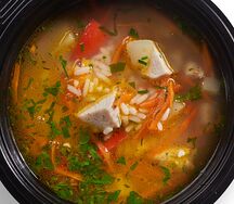 Легкий куриный супчик с рисом и овощами