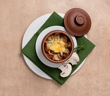 Пельмени в Горшочке с Грибами и сыром