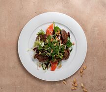 Тёплый салат с куриной печенью