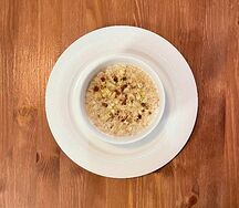 Каша овсяная с яблоком и корицей