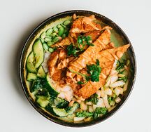 Поке с хрустящей курицей