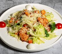 Салат Цезарь с курицей