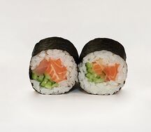 Маки с лососем