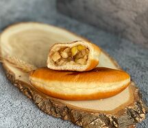 Пирожок с яблоком