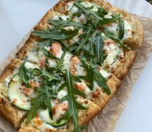 Сливочная с лососем, цукини и рукколой