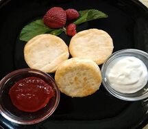 Сырники с соусом