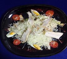 Салат Цезарь с курицей