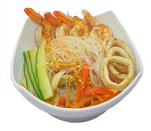 Фунчоза с морепродуктами и овощами