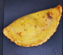 Кальцоне (закрытая пицца) мясная