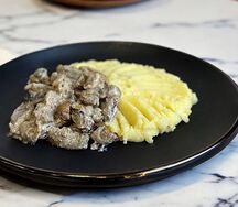 Бефстроганов с пюре
