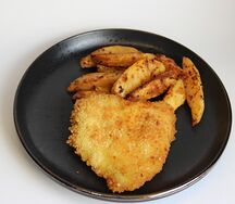 Куриная отбивная с картофелем по-деревенски