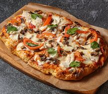 Пицца с курицей и грибами