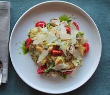 Салат Цезарь с курицей